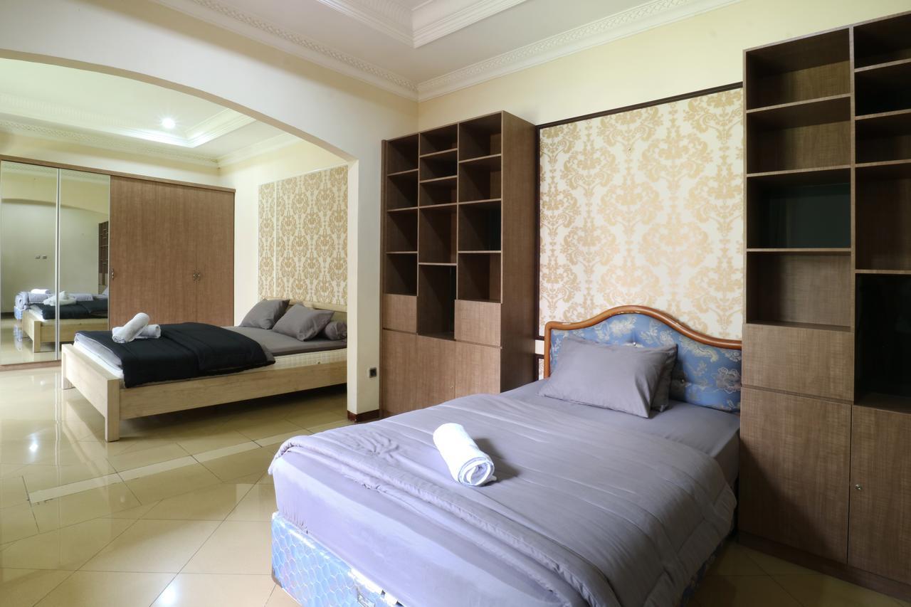 Maharani Guesthouse Tebet Syariah Джакарта Экстерьер фото