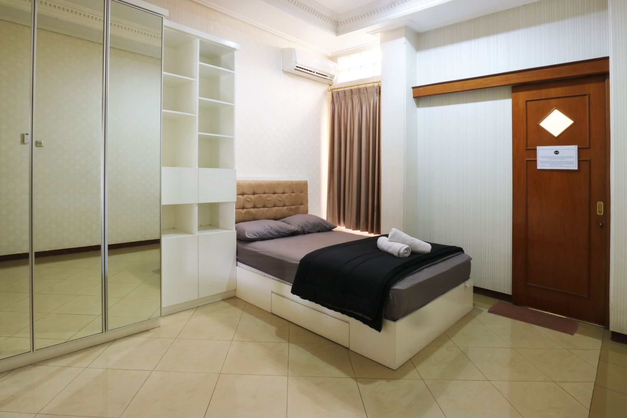 Maharani Guesthouse Tebet Syariah Джакарта Экстерьер фото