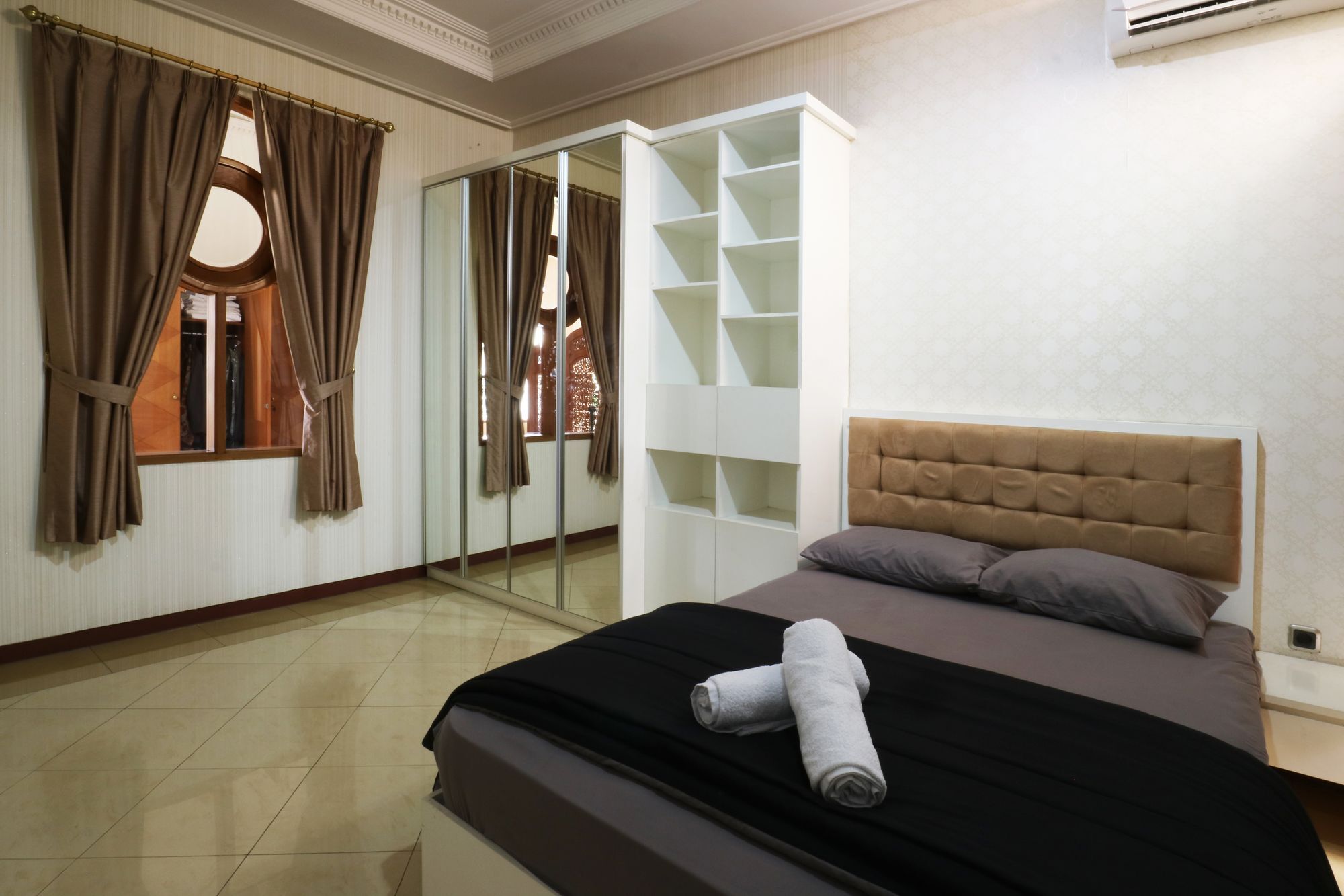 Maharani Guesthouse Tebet Syariah Джакарта Экстерьер фото